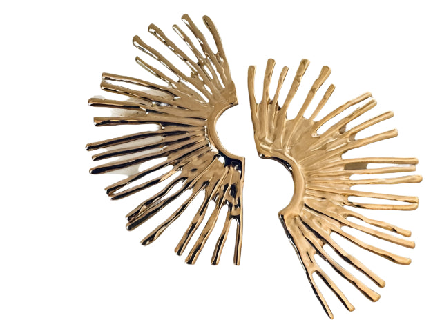 Gouden halve zon oorbellen: tijdloos en stralend.