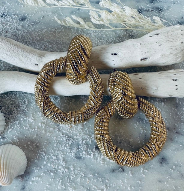 Stijlvolle goudkleurige oorbellen, perfect voor elke gelegenheid.